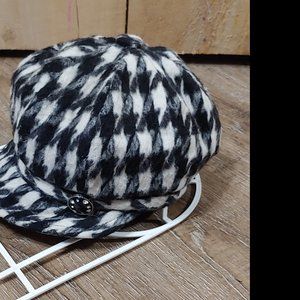 Joe Boxer womans Houndstooth newsboy style cap